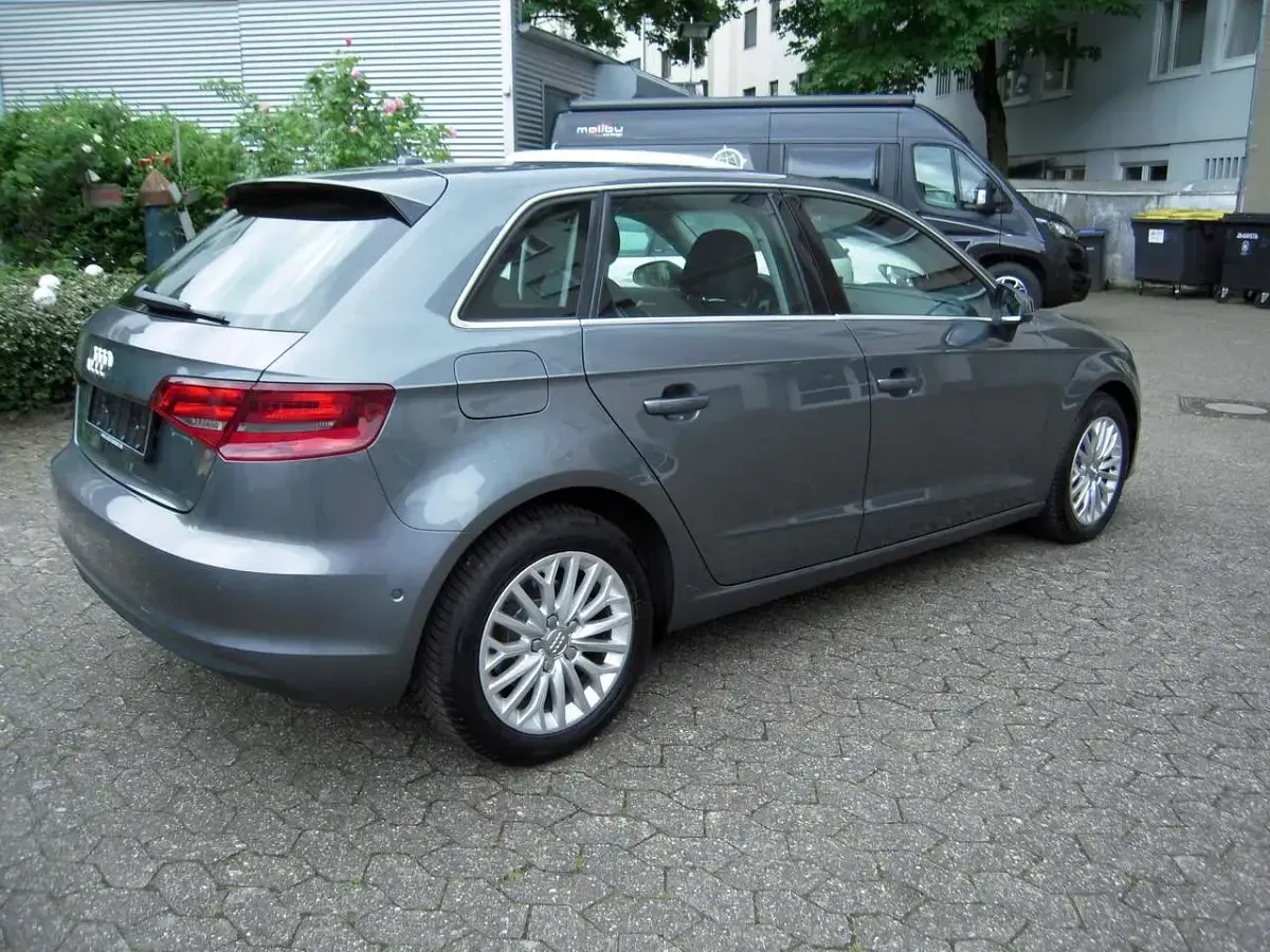 Gebraucht Audi A3 Ambiente 122 PS (89 kW) 2014 Monsungrau metallic Kleinwagen