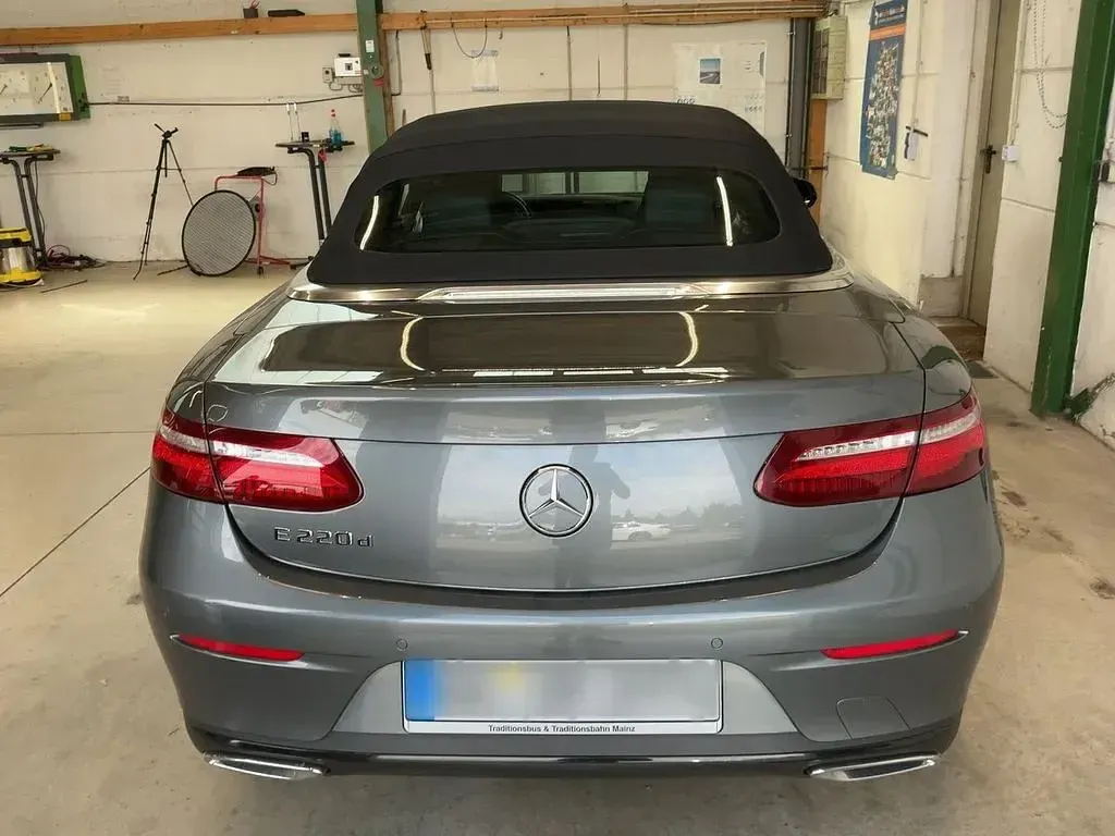 Gebraucht Mercedes E220 Night 194 PS (142 kW) 2020 Grau Cabrio