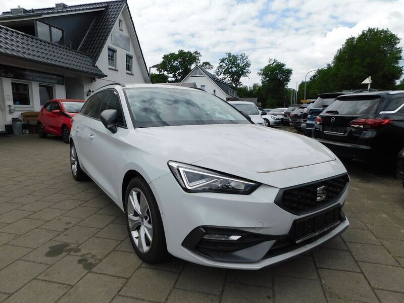 Weiß Gebraucht 2021 Seat Leon FR Limousine | 26.985 € (Teuer) - Bild 1/4