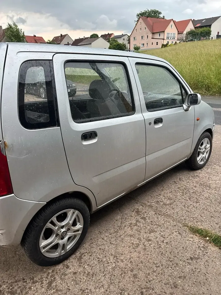Gebraucht Opel Agila 80 PS (58 kW) 2002 Silber Van / Kleinbus