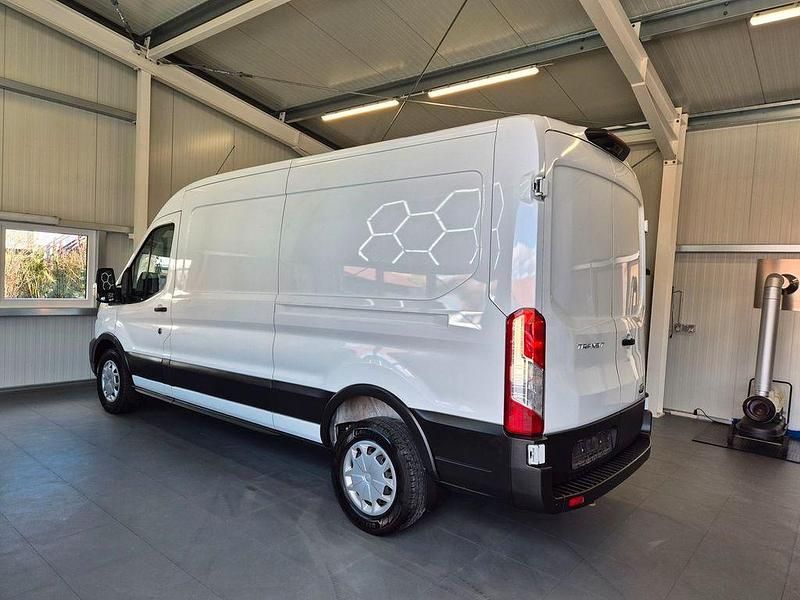 Gebraucht Ford Transit Trend 170 PS (125 kW) 2022 Weiß Van / Kleinbus