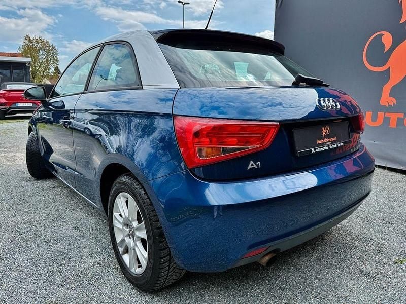 Gebraucht Audi A1 Attraction 86 PS (63 kW) 2011 Blau Kleinwagen