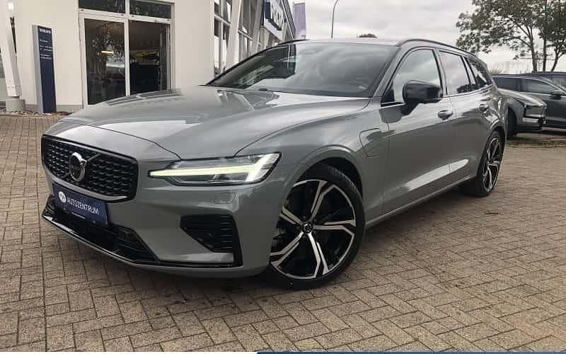 Grau Gebraucht 2025 Volvo V60 Plus Kombi | 40.940 € (Guter Preis) - Bild 1/4