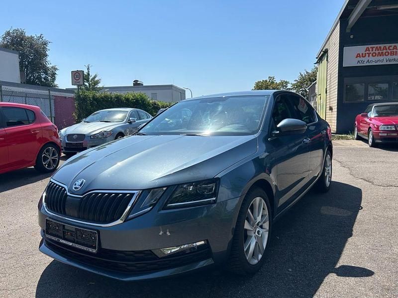 Grau Gebraucht 2019 Skoda Octavia Ambition Limousine | 14.490 € (Fairer Preis) - Bild 1/4