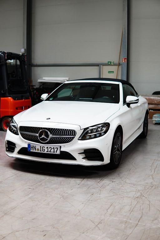 Weiß Gebraucht 2020 Mercedes C180 AMG line Cabrio | 27.100 € (Superpreis) - Bild 1/4