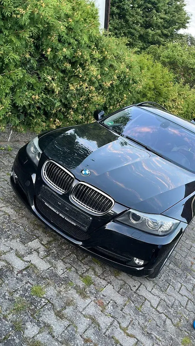 Gebraucht BMW 325 218 PS (160 kW) 2009 Schwarz Kombi