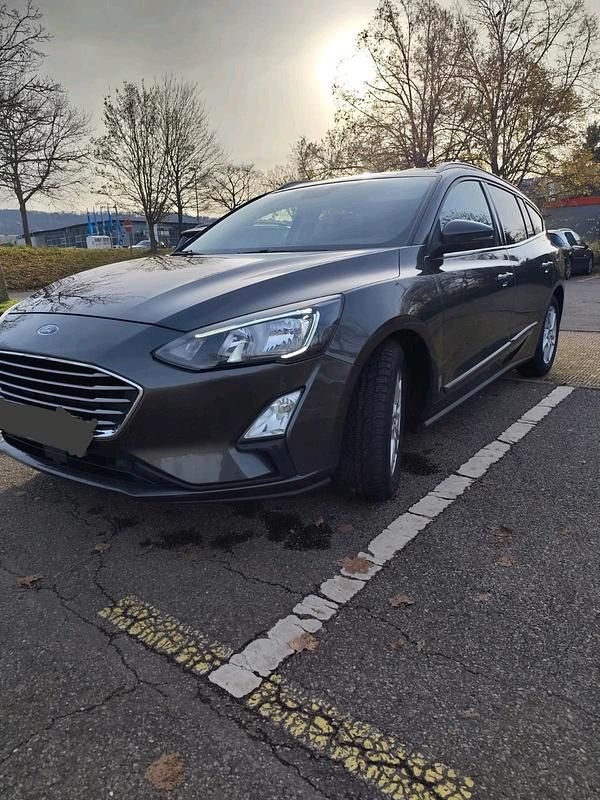 Grau Gebraucht 2019 Ford Focus Kombi | 9.500 € (Superpreis) - Bild 1/4