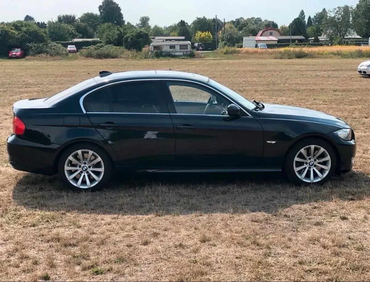 Gebraucht BMW 330 245 PS (180 kW) 2009 Schwarz Limousine