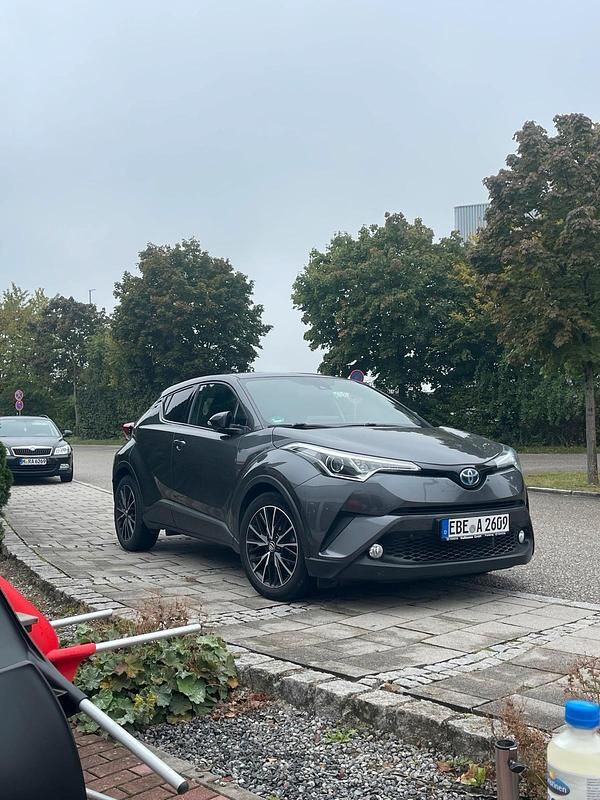 Grau Gebraucht 2018 Toyota C-HR SUV | 19.500 € (Fairer Preis) - Bild 1/4