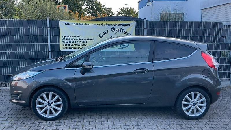Gebraucht Ford Fiesta Titanium 101 PS (74 kW) 2017 Grau Kleinwagen