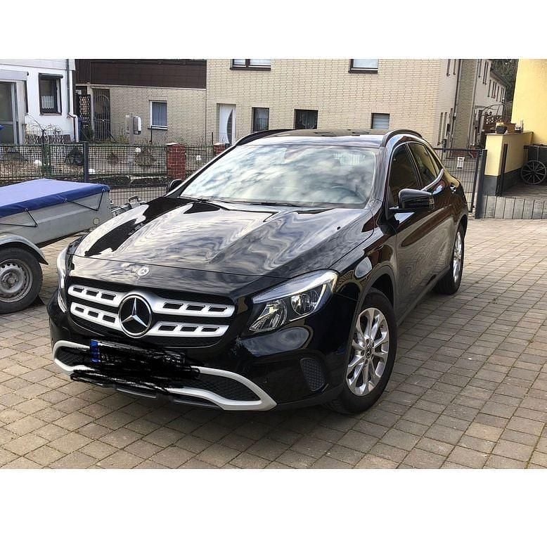 Gebraucht Mercedes GLA180 Style 122 PS (89 kW) 2017 Schwarz SUV