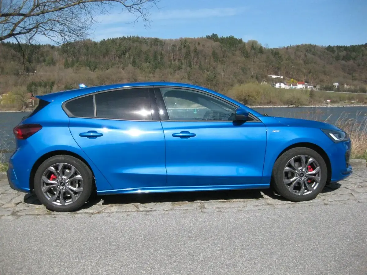 Usata Ford Focus ST-Line 124 CV (91 kW) 2023 Blu Berlina