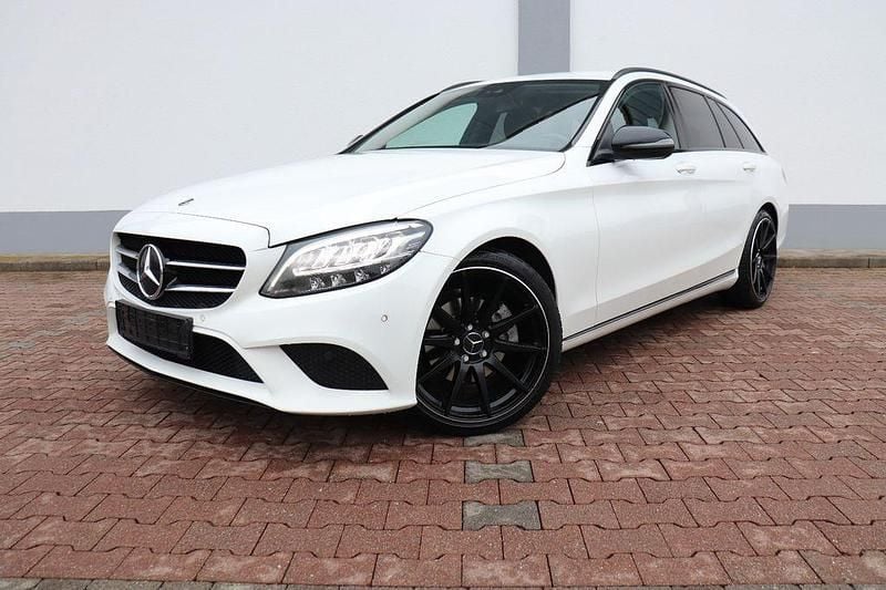 Weiß Gebraucht 2019 Mercedes C220 Night Limousine | 14.999 € (Superpreis) - Bild 1/4