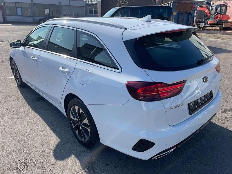Gebraucht Kia Ceed 105 PS (77 kW) 2021 Weiß Kleinwagen