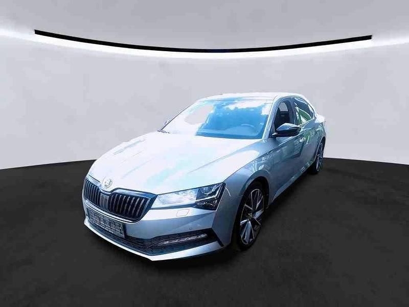 Grau Gebraucht 2020 Skoda Superb SportLine Limousine | 23.990 € (Etwas zu teuer) - Bild 1/4