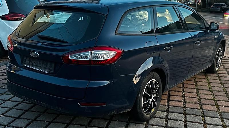 Gebraucht Ford Mondeo 140 PS (102 kW) 2011 Blau Kombi