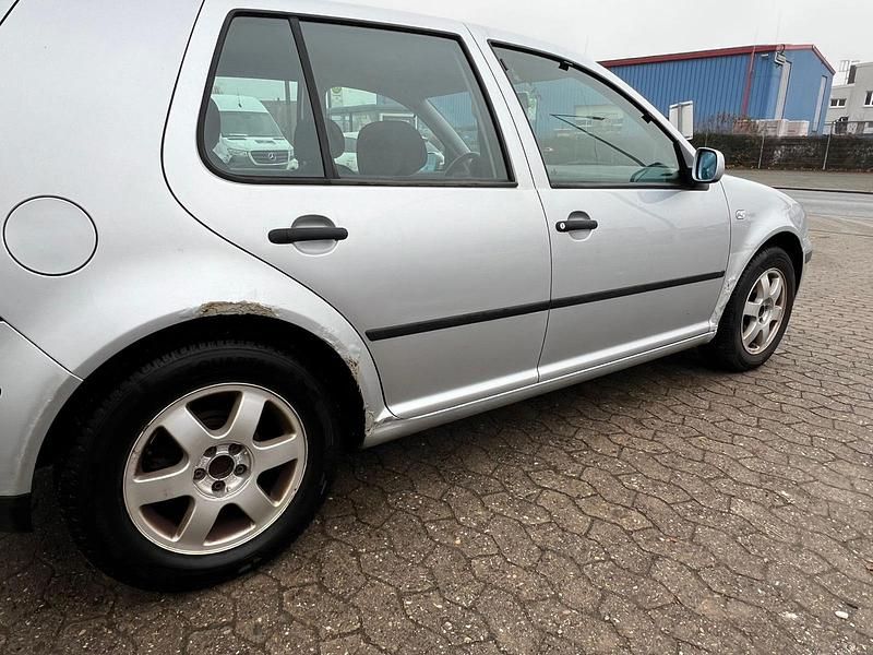 Gebraucht VW Golf IV 101 PS (74 kW) 2000 Silber Limousine