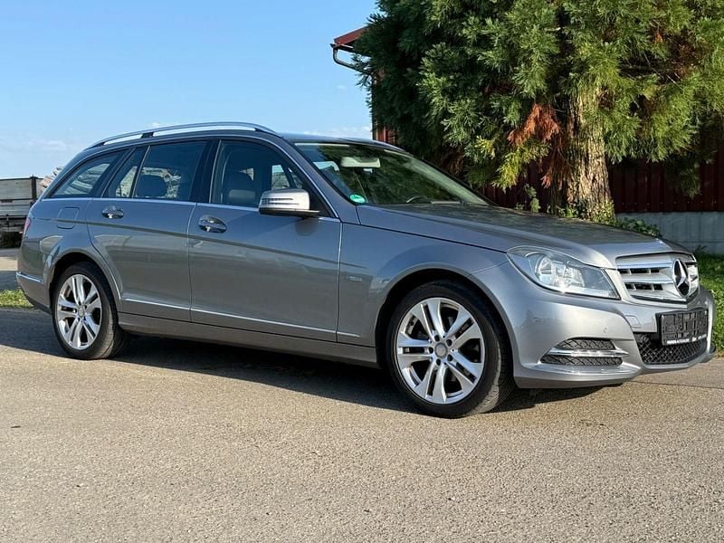 Grau Gebraucht 2012 Mercedes 220 Kombi | 8.190 € (Superpreis) - Bild 1/4