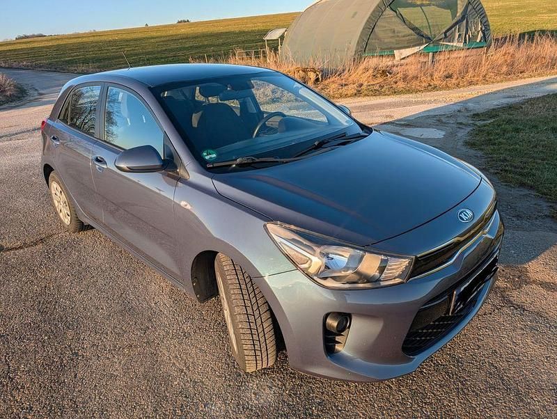 Gebraucht Kia Rio Edition 7 84 PS (61 kW) 2017 Blau Limousine