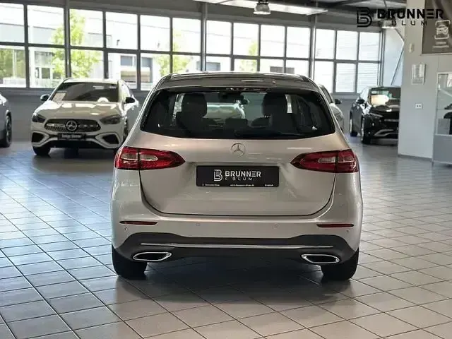 Gebraucht Mercedes B180 Progressive 136 PS (100 kW) 2020 Iridiumsilber Van / Kleinbus