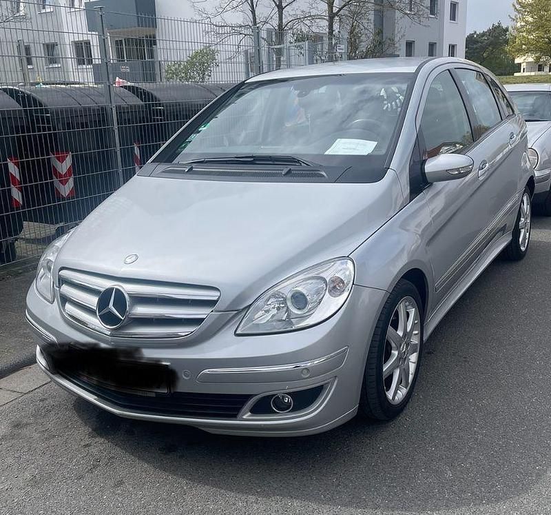 Silber Gebraucht 2006 Mercedes B200 Van / Kleinbus | 5.000 € (Fairer Preis) - Bild 1/4