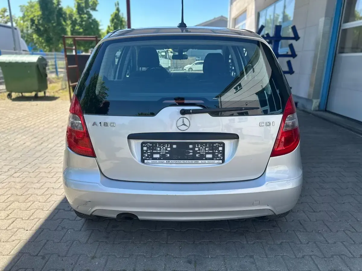 Gebraucht Mercedes A180 109 PS (80 kW) 2011 Silber Kleinwagen