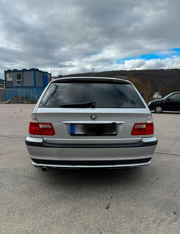 Gebraucht BMW 318 143 PS (105 kW) 2002 Grau Kombi