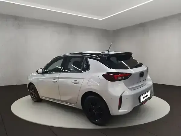 Używany Opel Corsa 101 KM (74 kW) 2024 Srebrny Hatchback