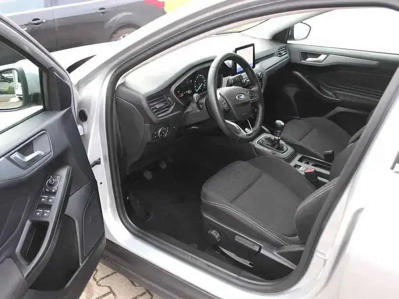 Używany Ford Focus Titanium 120 KM (88 kW) 2022 Srebrny Kombi