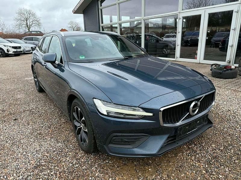 Gebraucht Volvo V60 Momentum 150 PS (110 kW) 2019 Blau Kombi