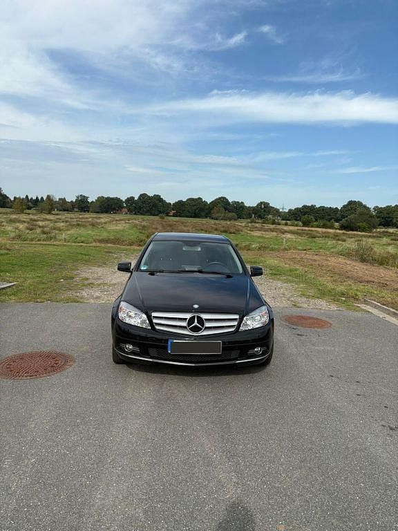 Schwarz Gebraucht 2011 Mercedes C180 Limousine | 9.000 € (Fairer Preis) - Bild 1/4