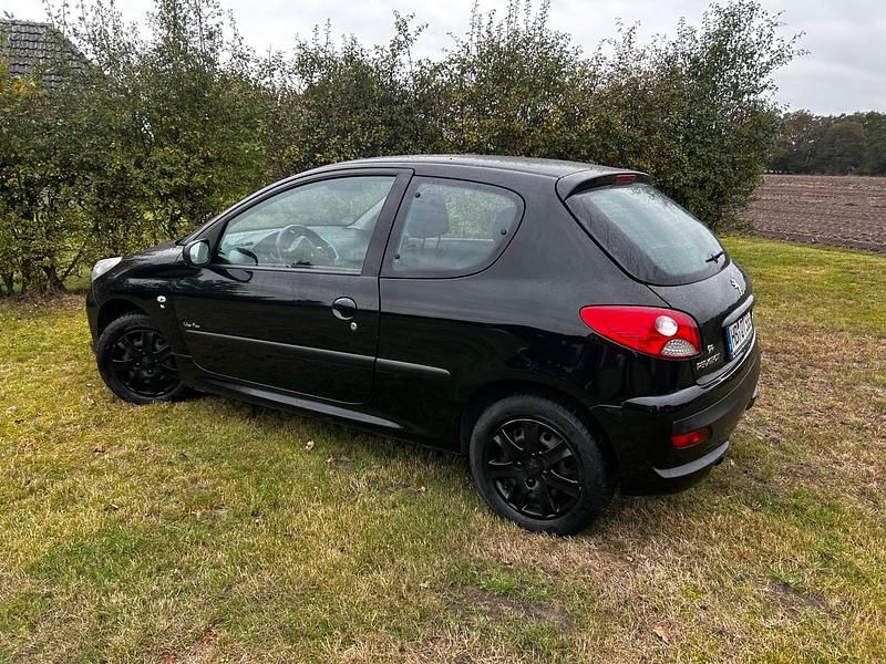 Schwarz Gebraucht 2012 Peugeot 206+ Kleinwagen | 1.700 € - Bild 1/4