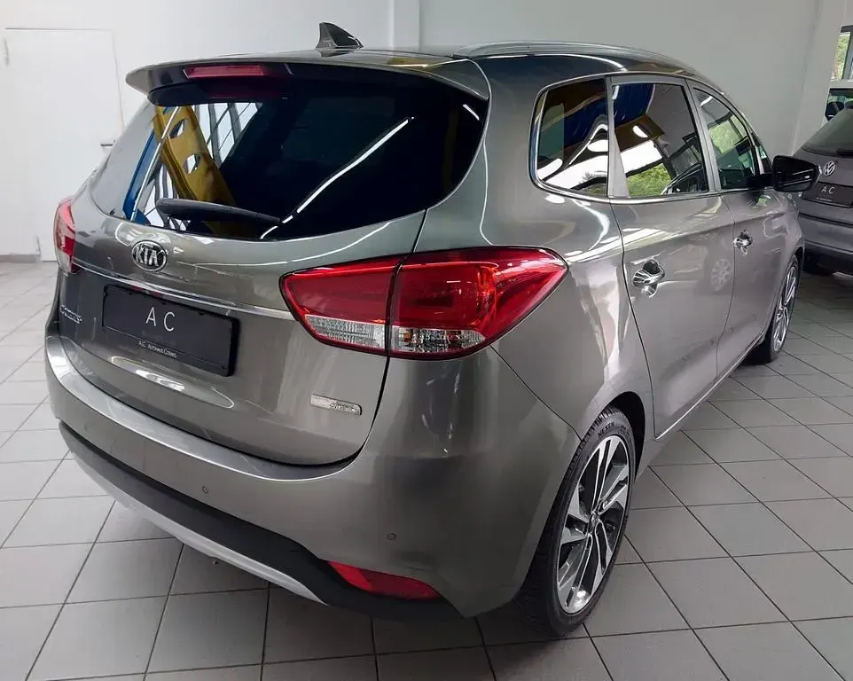 Gebraucht Kia Carens Spirit 141 PS (103 kW) 2017 Silber Van / Kleinbus