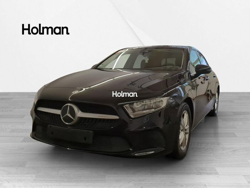 Schwarz Gebraucht 2020 Mercedes A180 Limousine | 15.887 € (Fairer Preis) - Bild 1/4