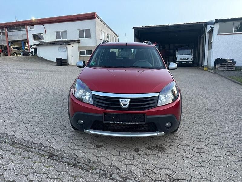 Rot Gebraucht 2010 Dacia Sandero Stepway SUV | 3.500 € (Fairer Preis) - Bild 1/4