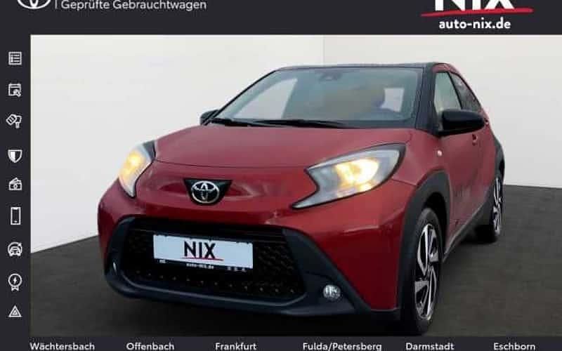 Rot Gebraucht 2024 Toyota Aygo Team Kleinwagen | 16.551 € - Bild 1/4
