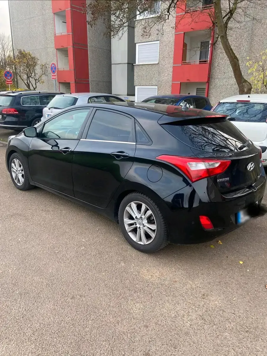 Gebraucht Hyundai i30 Style 99 PS (72 kW) 2012 Schwarz Kleinwagen