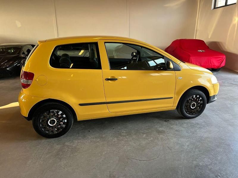 Gebraucht VW Fox Basis 54 PS (39 kW) 2006 Gelb Kleinwagen