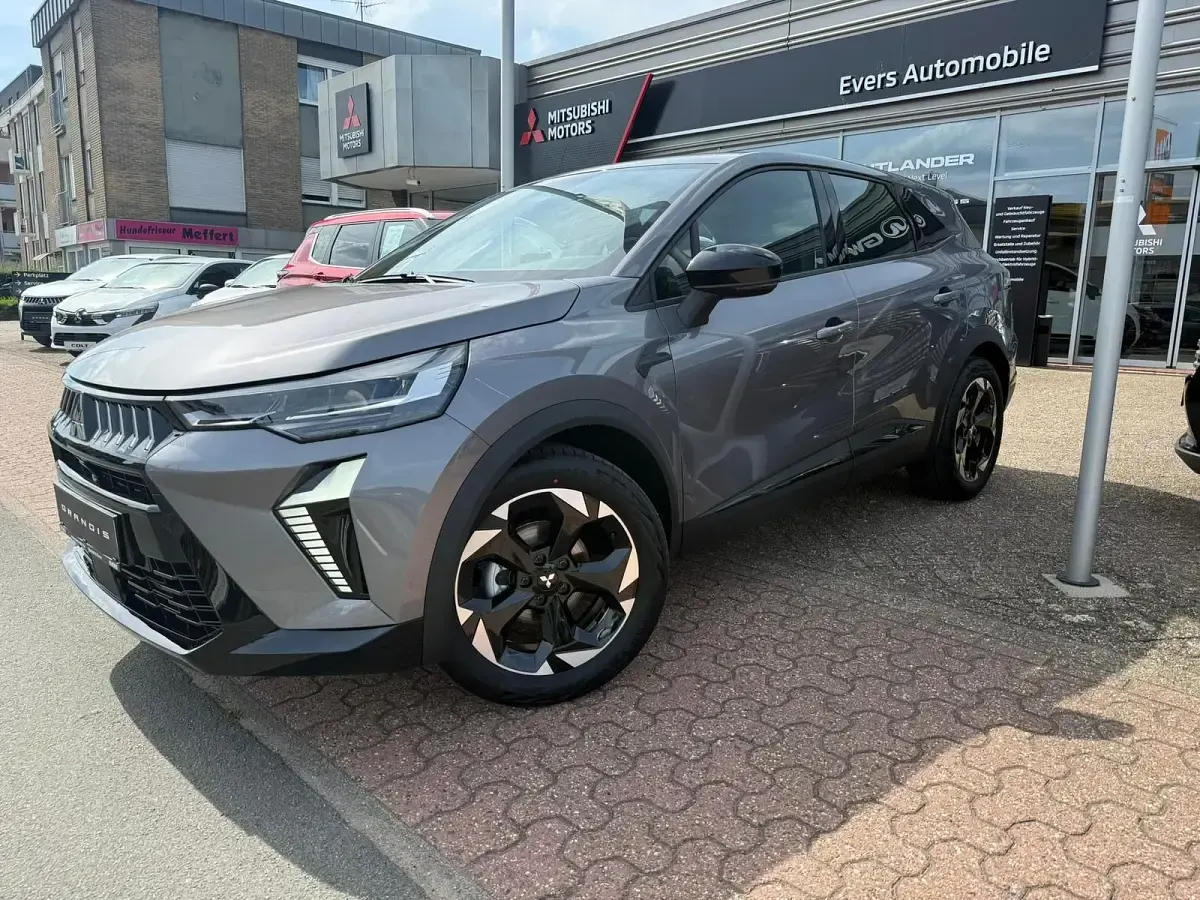 Neu Mitsubishi Grandis Diamant Edition 141 PS (103 kW) 2026 Anthrazitgrau SUV