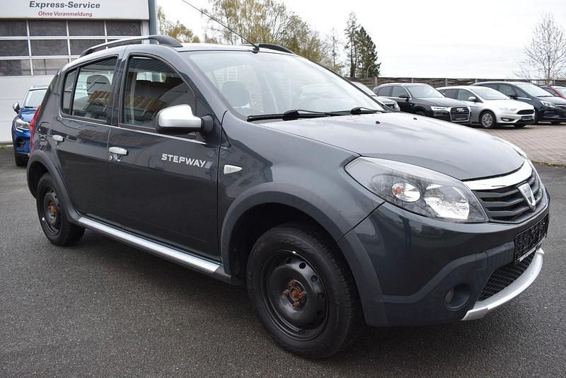 Gebraucht Dacia Sandero Stepway 84 PS (61 kW) 2011 Grau Kleinwagen
