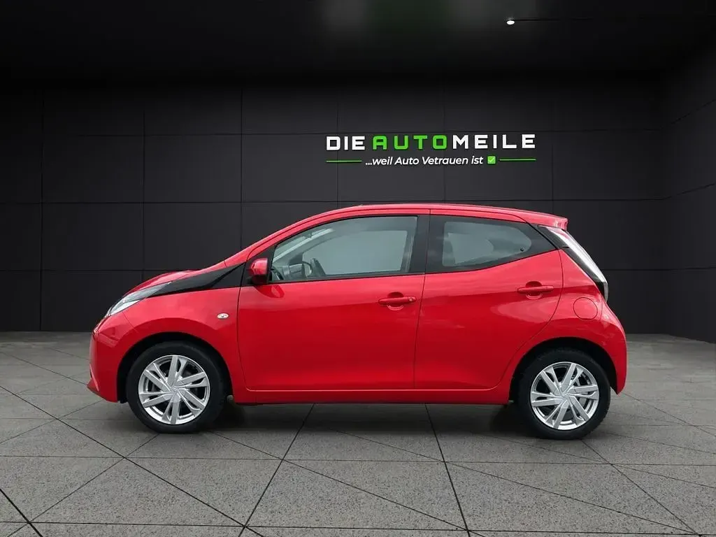 Gebraucht Toyota Aygo X-play 69 PS (50 kW) 2017 Rot Kleinwagen