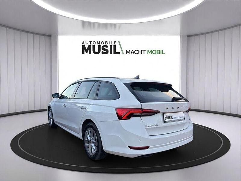 Gebraucht Skoda Octavia 204 PS (150 kW) 2022 Candyweiss Kombi