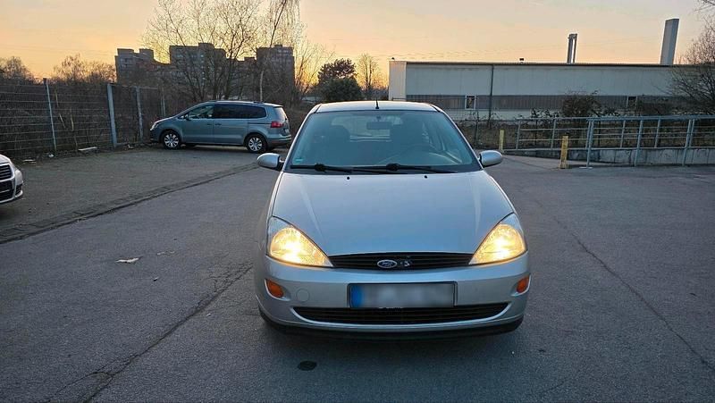 Gebraucht Ford Focus 75 PS (55 kW) 2001 Silber Kleinwagen