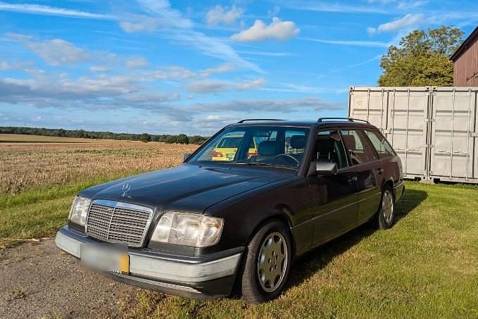 Schwarz Gebraucht 1995 Mercedes E320 Kombi | 4.000 € - Bild 1/4