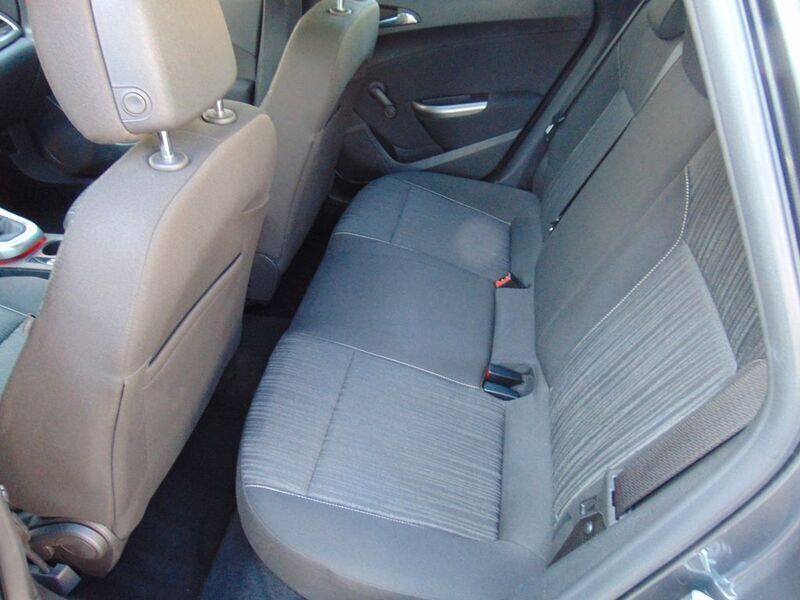 Gebraucht Opel Astra Edition 140 PS (102 kW) 2012 Grau Limousine