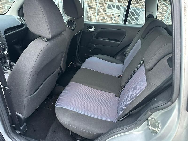 Gebraucht Ford Fusion 80 PS (58 kW) 2010 Silber Kleinwagen