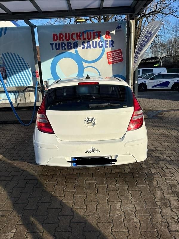 Gebraucht Hyundai i30 109 PS (80 kW) 2011 Weiß Kombi