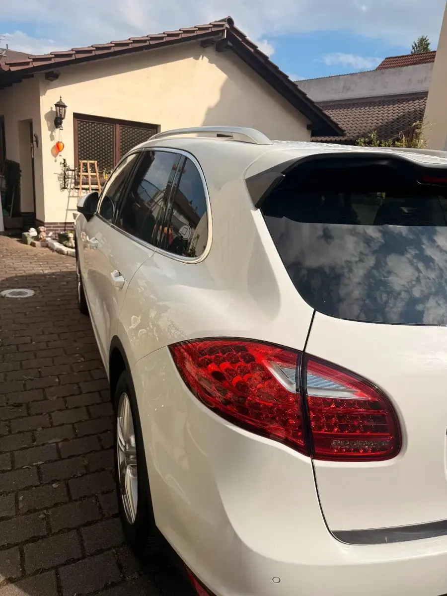 Gebraucht Porsche Cayenne 300 PS (220 kW) 2012 Weiß SUV