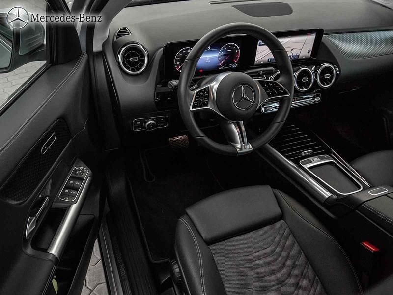 Gebraucht Mercedes GLA180 Progressive 136 PS (100 kW) 2024 Silber SUV