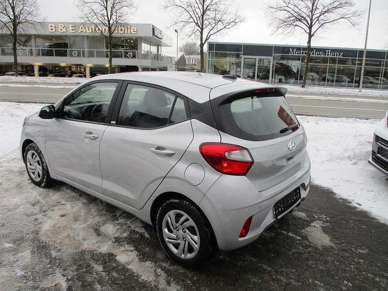 Gebraucht Hyundai i10 Select 67 PS (49 kW) 2021 Silber Kleinwagen
